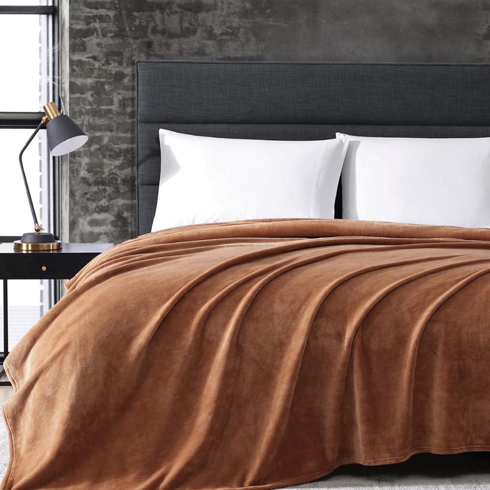 Solid Dark Orange 1-Piece Ultra Soft Plush Fleece Full/Queen Blanket NWT